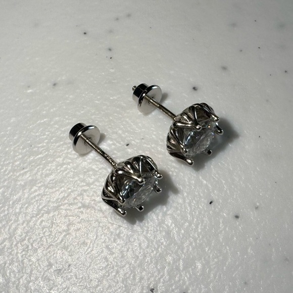 1.6 ctw Moissanite 925 Sterling Silver Stud Earrings Flower Mount Post NEW F1 - Picture 6 of 10